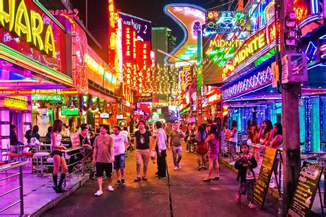 bars in soi cowboy|A Guide to Bangkok's Soi Cowboy: Nightlife and Entertainment.